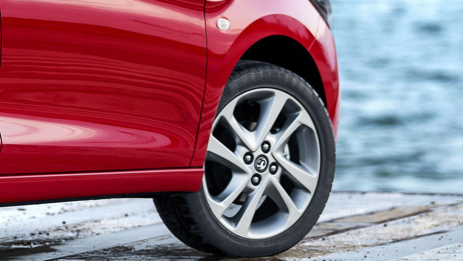 Modelo &eacute; o seu mais novo compacto de entrada no mercado europeu | <a href="https://beta-develop.quatrorodas.abril.com.br/noticias/saloes/genebra-2015/opel-lanca-karl-europa-819122.shtml" rel="migration">Leia mais</a>