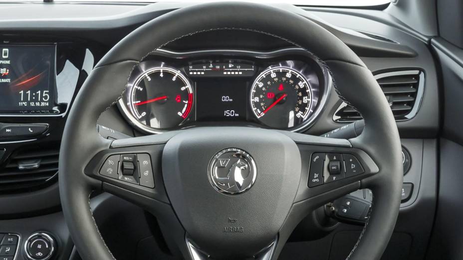 Na Inglaterra, com m&atilde;o invertida, modelo ser&aacute; chamado de Vauxhall Viva | <a href="https://beta-develop.quatrorodas.abril.com.br/noticias/saloes/genebra-2015/opel-lanca-karl-europa-819122.shtml" rel="migration">Leia mais</a>