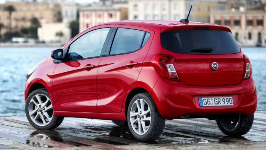 Opel Karl 2015 vir&aacute; com motor de tr&ecirc;s cilindros e 78 cavalos de pot&ecirc;ncia | <a href="https://beta-develop.quatrorodas.abril.com.br/noticias/saloes/genebra-2015/opel-lanca-karl-europa-819122.shtml" rel="migration">Leia mais</a>