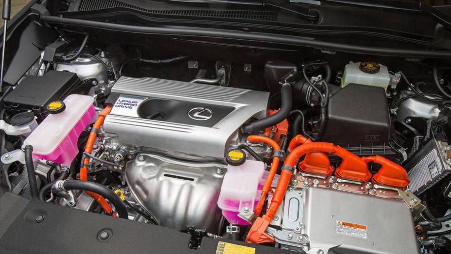 Sistema híbrido com motor Atkinson e gerador elétrico | <a href="https://beta-develop.quatrorodas.abril.com.br/noticias/saloes/pequim-2014/lexus-revela-crossover-nx-2015-pequim-780341.shtml" rel="migration">Leia mais</a> Sistema híbrido com motor Atkinson e gerador elétrico | <a href="https://beta-develop.quatrorodas.abril.com.br/noticias/saloes/pequim-2014/lexus-revela-crossover-nx-2015-pequim-780341.shtml" rel="migration">Leia mais</a>