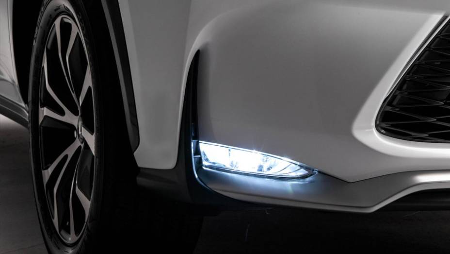 Luzes de neblina do NX 2015 | <a href="https://beta-develop.quatrorodas.abril.com.br/noticias/saloes/pequim-2014/lexus-revela-crossover-nx-2015-pequim-780341.shtml" rel="migration">Leia mais</a>