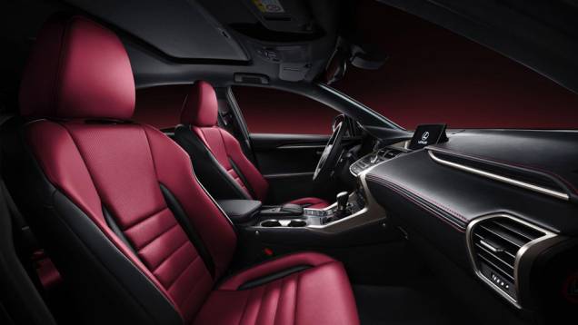 Versão do NX com interior preto com estofamento roxo e detalhes metálicos | <a href="https://beta-develop.quatrorodas.abril.com.br/noticias/saloes/pequim-2014/lexus-revela-crossover-nx-2015-pequim-780341.shtml" rel="migration">Leia mais</a> Versão do NX com interior preto com estofamento roxo e detalhes metálicos | <a href="https://beta-develop.quatrorodas.abril.com.br/noticias/saloes/pequim-2014/lexus-revela-crossover-nx-2015-pequim-780341.shtml" rel="migration">Leia mais</a>