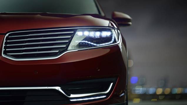 Faróis de LED são alguns dos itens opcionais oferecidos | <a href="https://beta-develop.quatrorodas.abril.com.br/noticias/saloes/detroit-2015/lincoln-revela-crossover-mkx-2016-825300.shtml" rel="migration">Leia mais</a> Faróis de LED são alguns dos itens opcionais oferecidos | <a href="https://beta-develop.quatrorodas.abril.com.br/noticias/saloes/detroit-2015/lincoln-revela-crossover-mkx-2016-825300.shtml" rel="migration">Leia mais</a>