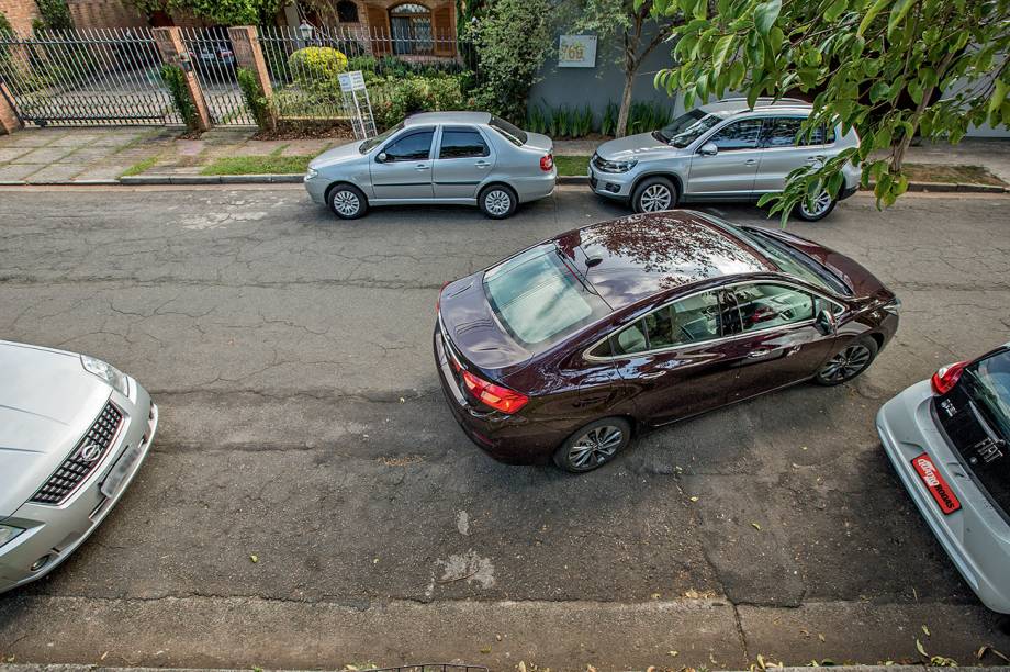 Sistema ativado. Vaga paralela encontrada.