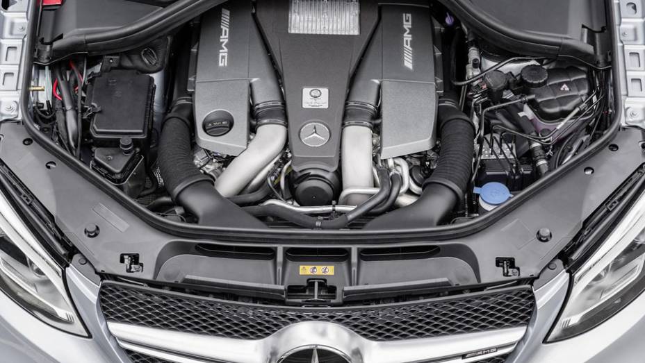 Motor é 5.5 litros V8 biturbo de 585 cavalos de potência | <a href="https://beta-develop.quatrorodas.abril.com.br/noticias/saloes/detroit-2015/mercedes-amg-gle63-s-coupe-revelada-oficialmente-detroit-824420.shtml" rel="migration">Leia mais</a>