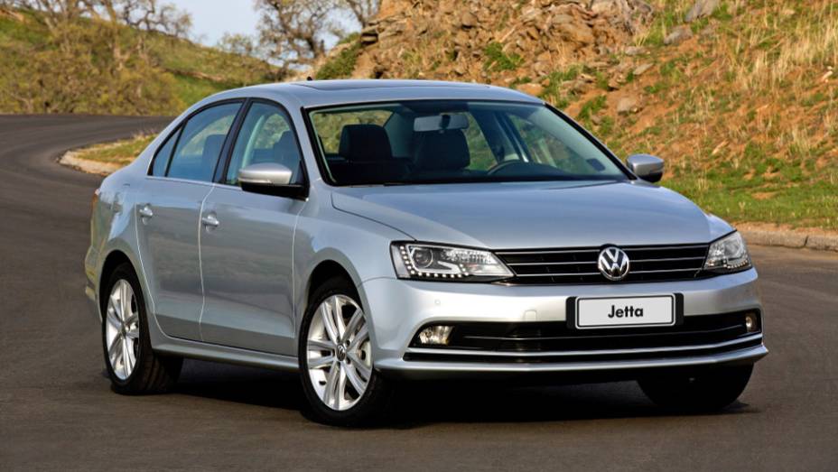 O Jetta ganha novo visual e também a nova versão de entrada Trendline - <a href="https://beta-develop.quatrorodas.abril.com.br/noticias/fabricantes/vw-lanca-novos-jetta-touareg-840644.shtml" rel="migration">Leia mais</a>