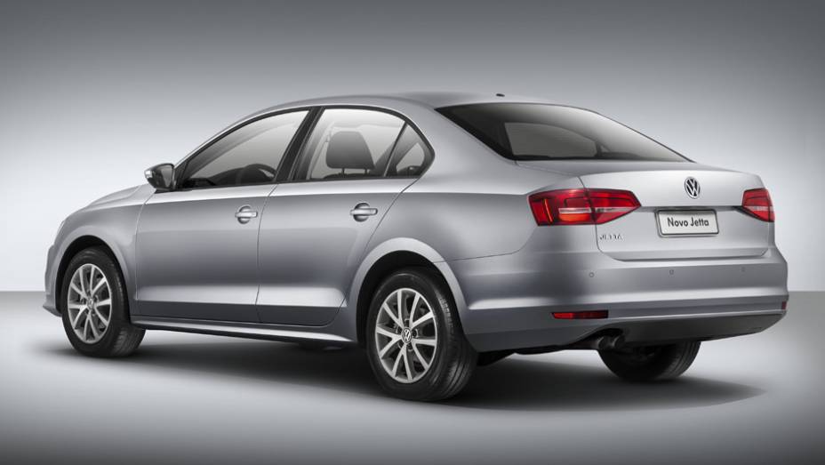 Apesar do novo visual, motor ainda é o antigo 2.0 flex de 120 cv - <a href="https://beta-develop.quatrorodas.abril.com.br/noticias/fabricantes/vw-lanca-novos-jetta-touareg-840644.shtml" rel="migration">Leia mais</a>