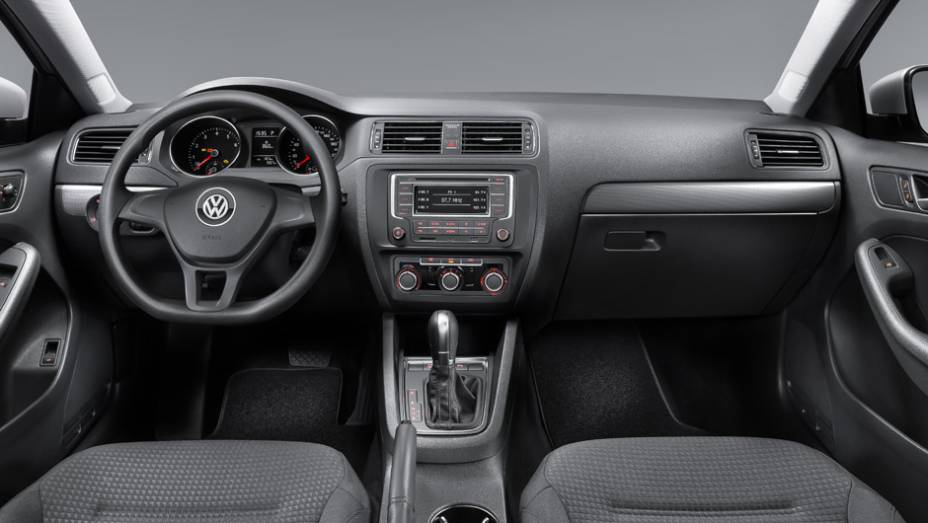 Interior é mais simples do que as versões Comfortline e Highline - <a href="https://beta-develop.quatrorodas.abril.com.br/noticias/fabricantes/vw-lanca-novos-jetta-touareg-840644.shtml" rel="migration">Leia mais</a>