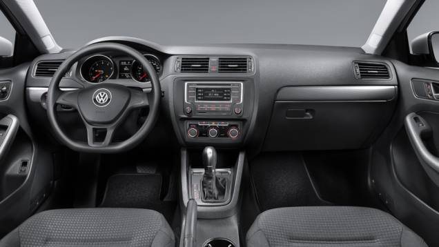 Interior é mais simples do que as versões Comfortline e Highline - <a href="https://beta-develop.quatrorodas.abril.com.br/noticias/fabricantes/vw-lanca-novos-jetta-touareg-840644.shtml" rel="migration">Leia mais</a> Interior é mais simples do que as versões Comfortline e Highline - <a href="https://beta-develop.quatrorodas.abril.com.br/noticias/fabricantes/vw-lanca-novos-jetta-touareg-840644.shtml" rel="migration">Leia mais</a>