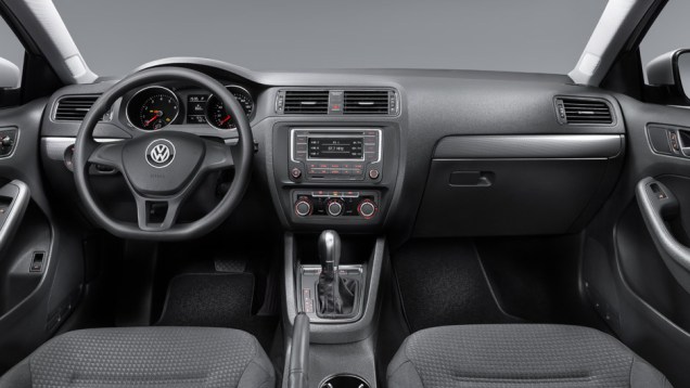 Interior é mais simples do que as versões Comfortline e Highline - <a href="https://beta-develop.quatrorodas.abril.com.br/noticias/fabricantes/vw-lanca-novos-jetta-touareg-840644.shtml" rel="migration">Leia mais</a> Interior é mais simples do que as versões Comfortline e Highline - <a href="https://beta-develop.quatrorodas.abril.com.br/noticias/fabricantes/vw-lanca-novos-jetta-touareg-840644.shtml" rel="migration">Leia mais</a>