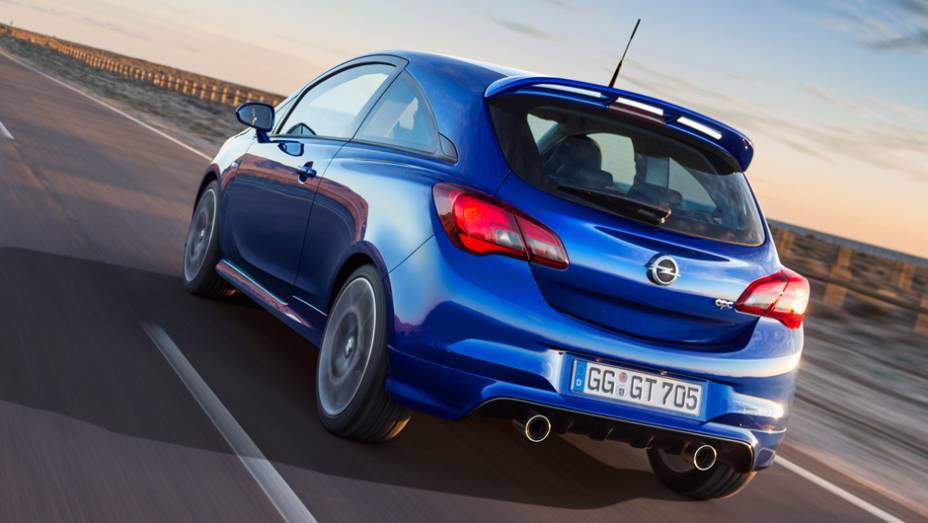 Modelo esportivo tem motor 1.6 turbo de 207 cavalos de pot&ecirc;ncia | <a href="https://beta-develop.quatrorodas.abril.com.br/noticias/fabricantes/novo-corsa-opc-oficialmente-revelado-832161.shtml" rel="migration">Leia mais</a>