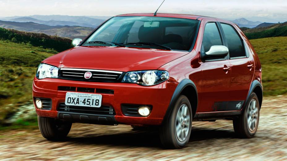 Farol com m&aacute;scara negra e detalhes prateados mudam um pouco a cara do carro | <a href="https://beta-develop.quatrorodas.abril.com.br/noticias/fabricantes/fiat-lanca-palio-fire-way-r-27-860-782048.shtml" rel="migration">Leia mais</a>