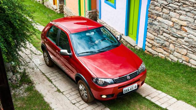 Apliques de plástico nas caixas das rodas tentam passar um ar de aventureiro | <a href="https://beta-develop.quatrorodas.abril.com.br/noticias/fabricantes/fiat-lanca-palio-fire-way-r-27-860-782048.shtml" rel="migration">Leia mais</a> Apliques de plástico nas caixas das rodas tentam passar um ar de aventureiro | <a href="https://beta-develop.quatrorodas.abril.com.br/noticias/fabricantes/fiat-lanca-palio-fire-way-r-27-860-782048.shtml" rel="migration">Leia mais</a>