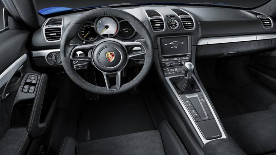 Porsche confirma que preços estão estipulados em: 85.779 euros na Alemanha, e US$ 84.600 nos Estados Unidos | <a href="https://beta-develop.quatrorodas.abril.com.br/noticias/saloes/genebra-2015/porsche-lanca-cayman-gt4-salao-genebra-843021.shtml" rel="migration">Leia mais</a>