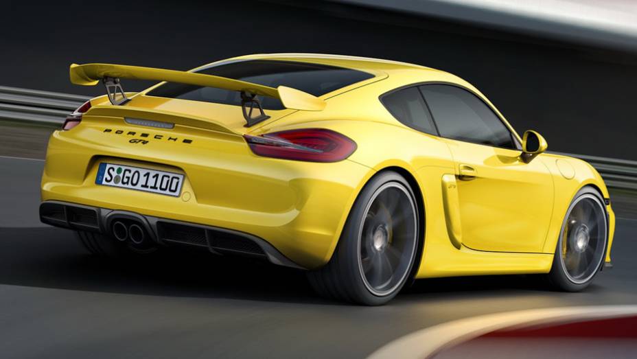 Destaque da vers&atilde;o &eacute; a grande asa traseira fixa | <a href="https://beta-develop.quatrorodas.abril.com.br/noticias/fabricantes/porsche-lanca-novo-cayman-gt4-832160.shtml" rel="migration">Leia mais</a>