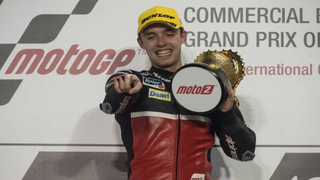 Confira o melhor da Moto GP 2015, etapa do Qatar | <a href="https://beta-develop.quatrorodas.abril.com.br/moto/noticias/rossi-show-fatura-moto-gp-qatar-852000.shtml" rel="migration">Leia mais</a> Confira o melhor da Moto GP 2015, etapa do Qatar | <a href="https://beta-develop.quatrorodas.abril.com.br/moto/noticias/rossi-show-fatura-moto-gp-qatar-852000.shtml" rel="migration">Leia mais</a>