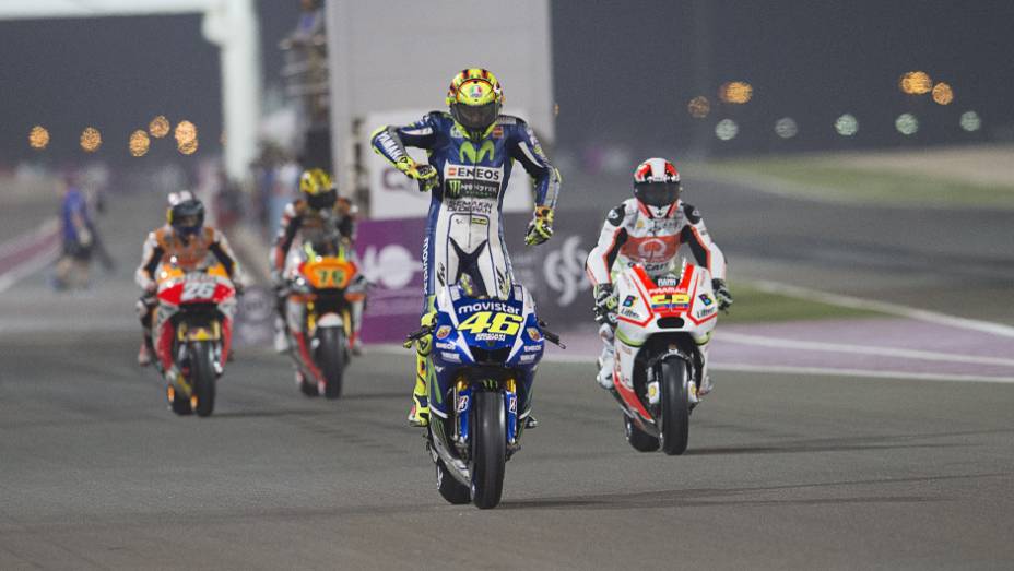 Confira o melhor da Moto GP 2015, etapa do Qatar | <a href="https://beta-develop.quatrorodas.abril.com.br/moto/noticias/rossi-show-fatura-moto-gp-qatar-852000.shtml" rel="migration">Leia mais</a>