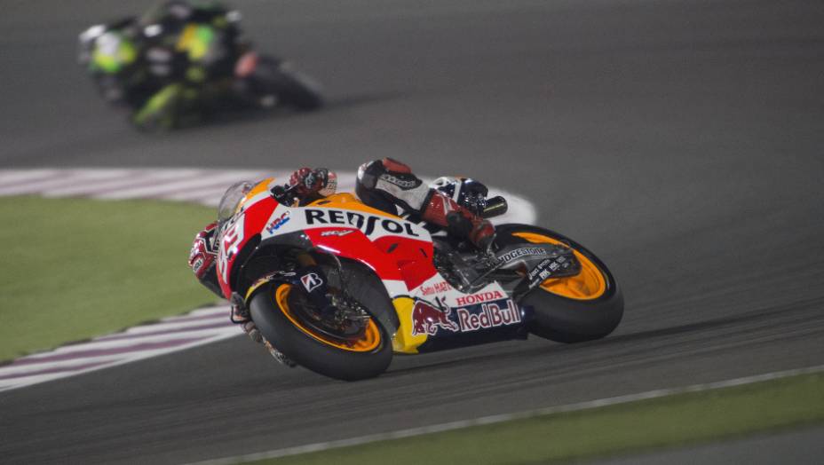 Confira o melhor da Moto GP 2015, etapa do Qatar | <a href="https://beta-develop.quatrorodas.abril.com.br/moto/noticias/rossi-show-fatura-moto-gp-qatar-852000.shtml" rel="migration">Leia mais</a>