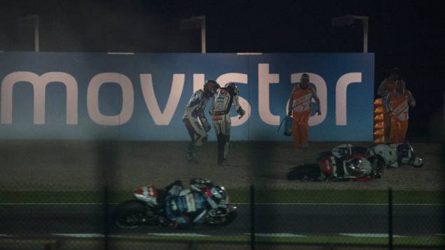 Confira o melhor da Moto GP 2015, etapa do Qatar | <a href="https://beta-develop.quatrorodas.abril.com.br/moto/noticias/rossi-show-fatura-moto-gp-qatar-852000.shtml" rel="migration">Leia mais</a> Confira o melhor da Moto GP 2015, etapa do Qatar | <a href="https://beta-develop.quatrorodas.abril.com.br/moto/noticias/rossi-show-fatura-moto-gp-qatar-852000.shtml" rel="migration">Leia mais</a>