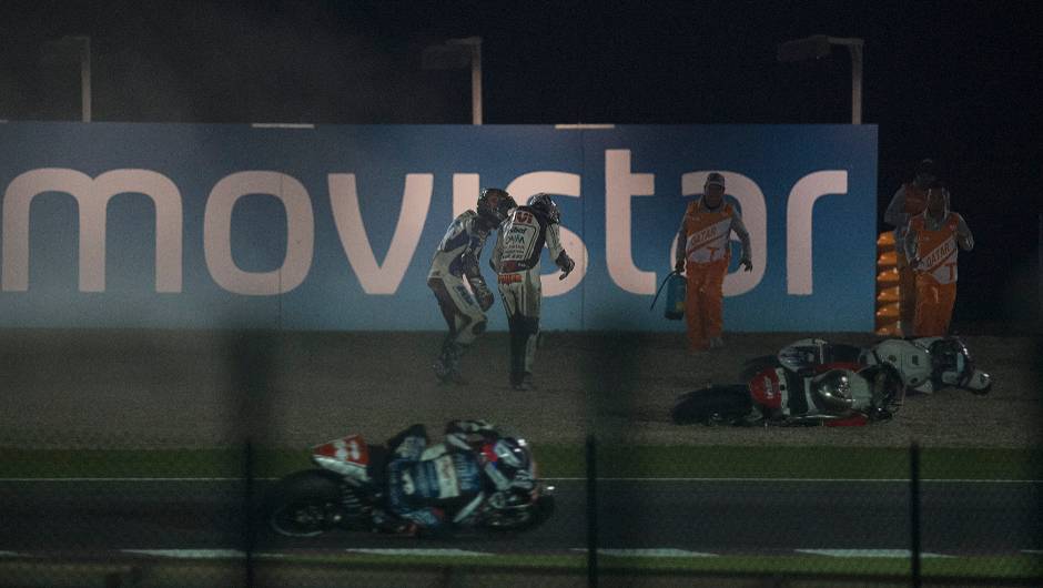 Confira o melhor da Moto GP 2015, etapa do Qatar | <a href="https://beta-develop.quatrorodas.abril.com.br/moto/noticias/rossi-show-fatura-moto-gp-qatar-852000.shtml" rel="migration">Leia mais</a> Confira o melhor da Moto GP 2015, etapa do Qatar | <a href="https://beta-develop.quatrorodas.abril.com.br/moto/noticias/rossi-show-fatura-moto-gp-qatar-852000.shtml" rel="migration">Leia mais</a>