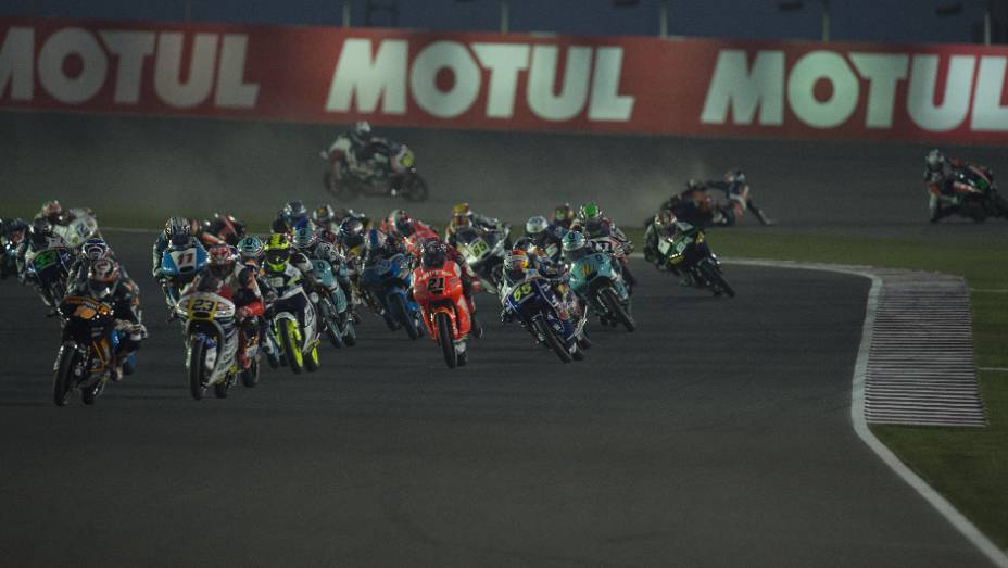 Confira o melhor da Moto GP 2015, etapa do Qatar | <a href="https://beta-develop.quatrorodas.abril.com.br/moto/noticias/rossi-show-fatura-moto-gp-qatar-852000.shtml" rel="migration">Leia mais</a>