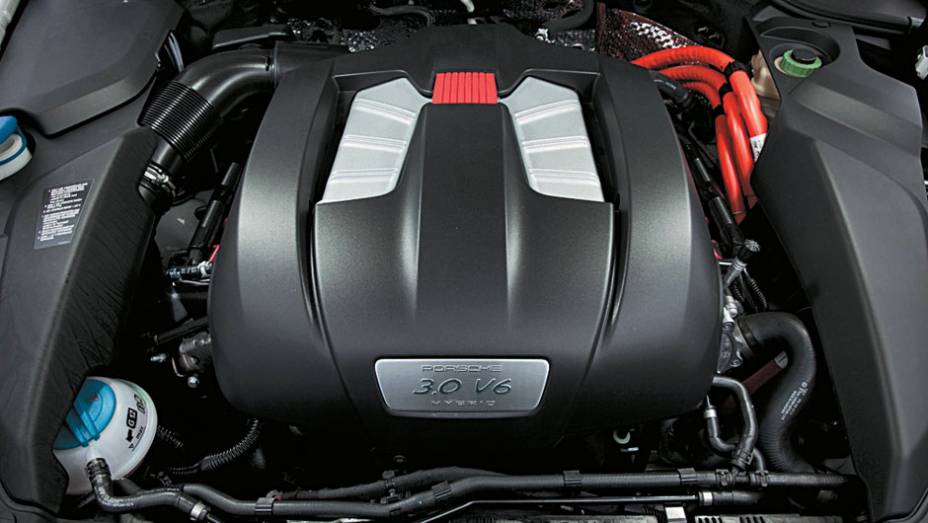 O motor e as baterias el&eacute;tricos somados...