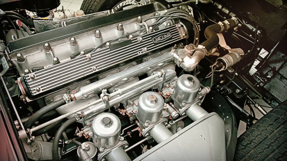 Motor de 6 cilindros com tripla carbura&ccedil;&atilde;o: ador&aacute;vel sedutor