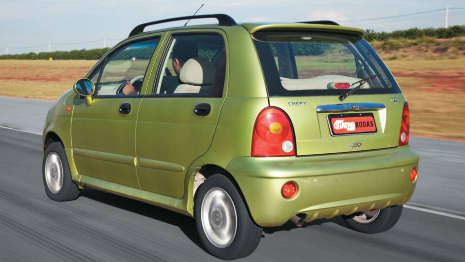 Lanternas e ma&ccedil;anetas lembram as do nosso primeiro Corsa, de 1994. Rodas ser&atilde;o de a&ccedil;o, com calotas