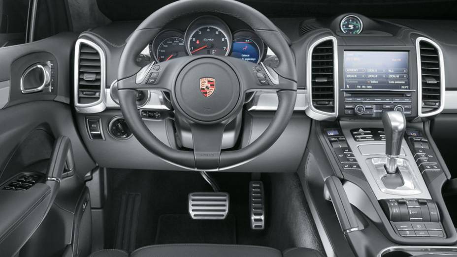 Console central elevado entrega para quem est&aacute; ao volante o ambiente de cockpit