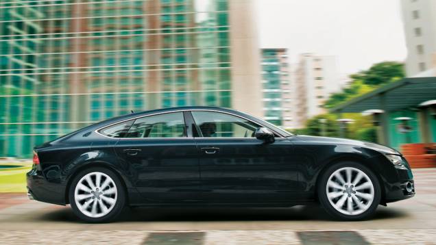 Perfil da traseira é o destaque do sedã-cupê da Audi Perfil da traseira é o destaque do sedã-cupê da Audi