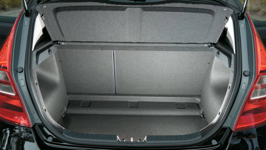 O porta-malas tem capacidade de 340 litros