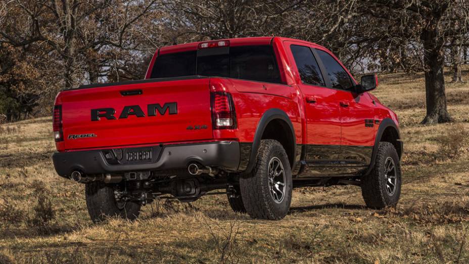 V&atilde;o livre para o ch&atilde;o de 26 cm, o maior da categoria | <a href="https://beta-develop.quatrorodas.abril.com.br/noticias/saloes/detroit-2015/ram-revela-picape-1500-rebel-2015-825402.shtml" rel="migration">Leia mais</a>