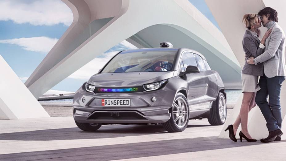 Conceito Budii deixa i3 ainda mais tecnológico | <a href="https://beta-develop.quatrorodas.abril.com.br/noticias/saloes/genebra-2015/rinspeed-transforma-bmw-i3-algo-ainda-mais-futurista-838080.shtml" rel="migration">Leia mais</a>