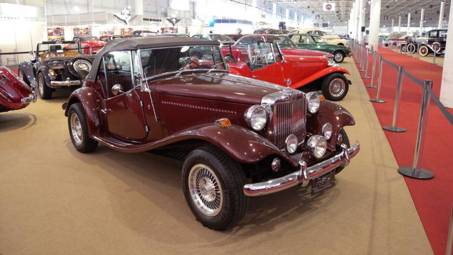 O Salão de Veículos Antigos começou nesta quinta-feira (24) no Pavilhão de Exposições do Anhembi e traz modelos clássicos como este MP Lafer O Salão de Veículos Antigos começou nesta quinta-feira (24) no Pavilhão de Exposições do Anhembi e traz modelos clássicos como este MP Lafer