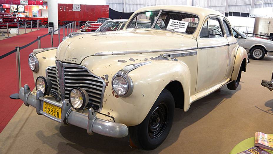 Eight Roadmaster é do ano de 1941 Eight Roadmaster é do ano de 1941