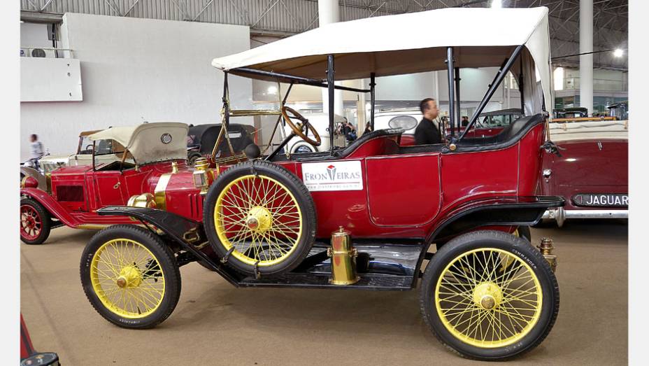 Ford T, o modelo mais antigo do sal&atilde;o, produzido em 1911