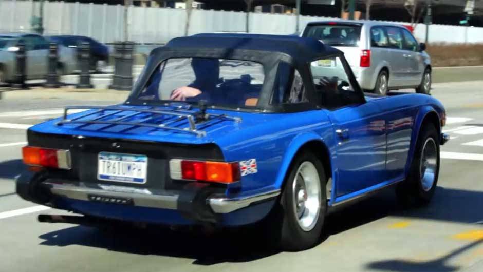 O belo Triumph TR6 1976 chamava atenção tanto pelo visual esportivo quanto pelo ronco que saía dos escapamentos | <a href="https://beta-develop.quatrorodas.abril.com.br/noticias/entretenimento/jerry-seinfeld-estrela-talk-show-carros-antigos-704985.shtml" rel="migration">Leia mais</a> O belo Triumph TR6 1976 chamava atenção tanto pelo visual esportivo quanto pelo ronco que saía dos escapamentos | <a href="https://beta-develop.quatrorodas.abril.com.br/noticias/entretenimento/jerry-seinfeld-estrela-talk-show-carros-antigos-704985.shtml" rel="migration">Leia mais</a>