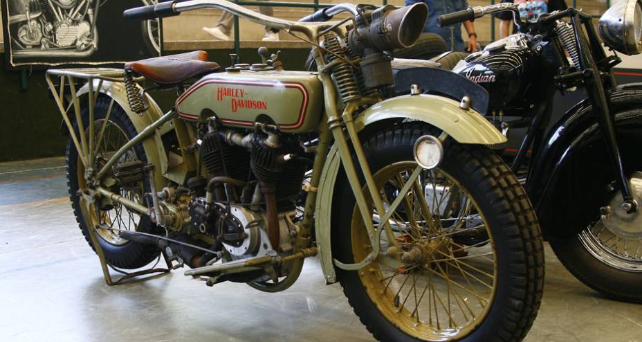 Harley-Davidson original 1920 com lubrificação manual e sem reaproveitamento do óleo | <a href="https://beta-develop.quatrorodas.abril.com.br/moto/noticias/two-wheels-brazil-reune-fabricantes-nacionais-americanos-motos-vintage-644346.shtml" rel="migration">Leia mais</a>