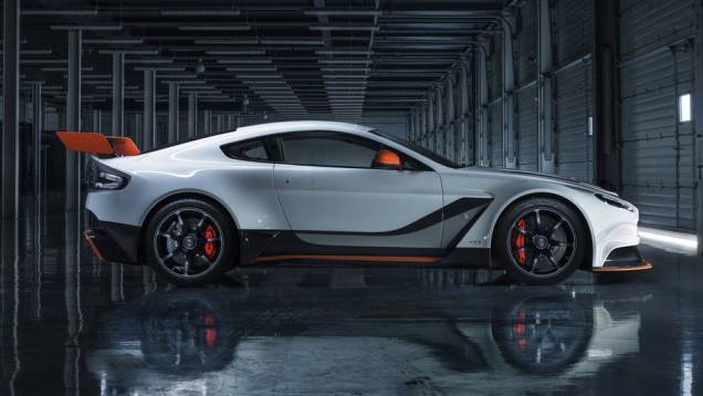 Modelo tem aerodinâmica refinada, mecânica atualizada e peças em fibra de carbono para ficar mais leve | <a href="https://beta-develop.quatrorodas.abril.com.br/noticias/saloes/genebra-2015/aston-martin-apresenta-vantage-gt3-rua-837641.shtml" rel="migration">Leia mais</a> Modelo tem aerodinâmica refinada, mecânica atualizada e peças em fibra de carbono para ficar mais leve | <a href="https://beta-develop.quatrorodas.abril.com.br/noticias/saloes/genebra-2015/aston-martin-apresenta-vantage-gt3-rua-837641.shtml" rel="migration">Leia mais</a>