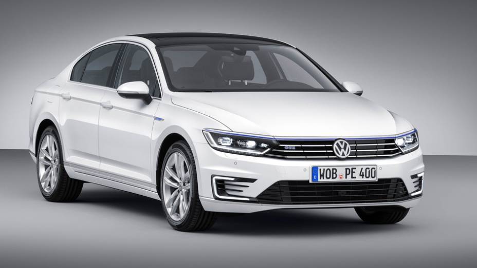 Modelo é o terceiro plug-in híbrido da montadora | <a href="https://beta-develop.quatrorodas.abril.com.br/noticias/saloes/paris-2014/vw-apresenta-passat-gte-802784.shtml" rel="migration">Leia mais</a>