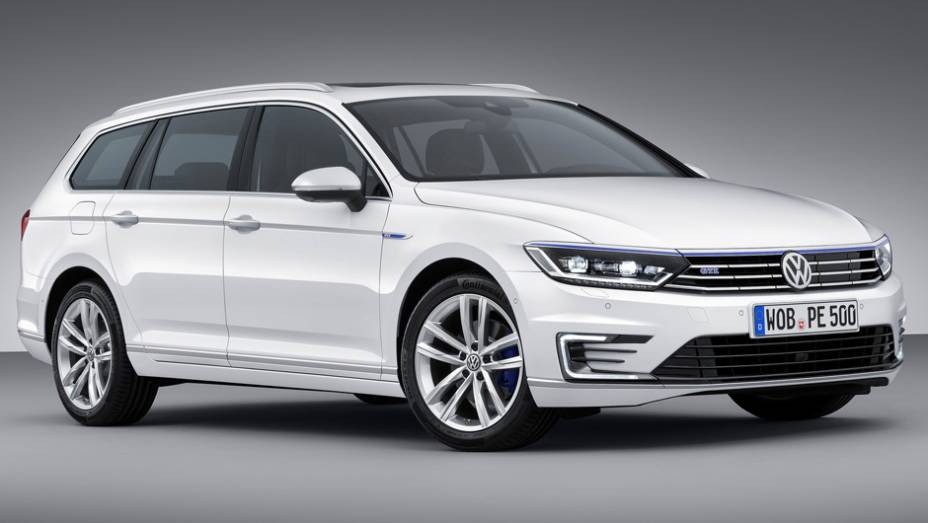 Modelo promete autonomia de até 1.000 km | <a href="https://beta-develop.quatrorodas.abril.com.br/noticias/saloes/paris-2014/vw-apresenta-passat-gte-802784.shtml" rel="migration">Leia mais</a>