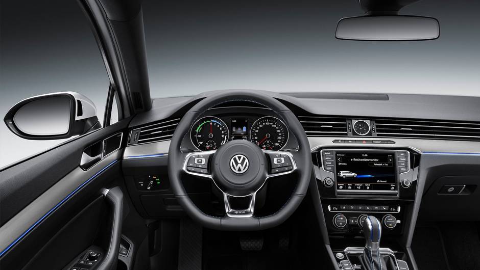 Iluminação em azul e detalhes na mesma cor também são o destaque do interior | <a href="https://beta-develop.quatrorodas.abril.com.br/noticias/saloes/paris-2014/vw-apresenta-passat-gte-802784.shtml" rel="migration">Leia mais</a> Iluminação em azul e detalhes na mesma cor também são o destaque do interior | <a href="https://beta-develop.quatrorodas.abril.com.br/noticias/saloes/paris-2014/vw-apresenta-passat-gte-802784.shtml" rel="migration">Leia mais</a>