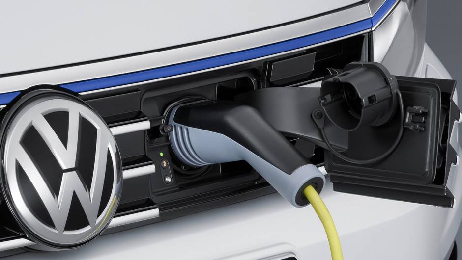 outro elétrico de 115 cv que pode ter suas baterias recarregadas pelo acesso dianteiro | <a href="https://beta-develop.quatrorodas.abril.com.br/noticias/saloes/paris-2014/vw-apresenta-passat-gte-802784.shtml" rel="migration">Leia mais</a> outro elétrico de 115 cv que pode ter suas baterias recarregadas pelo acesso dianteiro | <a href="https://beta-develop.quatrorodas.abril.com.br/noticias/saloes/paris-2014/vw-apresenta-passat-gte-802784.shtml" rel="migration">Leia mais</a>