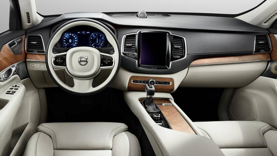 Painel tem grande tela sensível ao toque que controla as funções do carro; marca diz que o XC90 é o carro mais luxuoso de sua história | <a href="https://beta-develop.quatrorodas.abril.com.br/carros/lancamentos/volvo-xc90-797953.shtml" rel="migration">Leia mais</a> Painel tem grande tela sensível ao toque que controla as funções do carro; marca diz que o XC90 é o carro mais luxuoso de sua história | <a href="https://beta-develop.quatrorodas.abril.com.br/carros/lancamentos/volvo-xc90-797953.shtml" rel="migration">Leia mais</a>