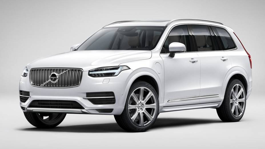 O novo XC90 come&ccedil;a a ser produzido no segundo semestre na Su&eacute;cia, mas s&oacute; chega &agrave;s ruas em maio de 2015 | <a href="https://beta-develop.quatrorodas.abril.com.br/carros/lancamentos/volvo-xc90-797953.shtml" rel="migration">Leia mais</a>