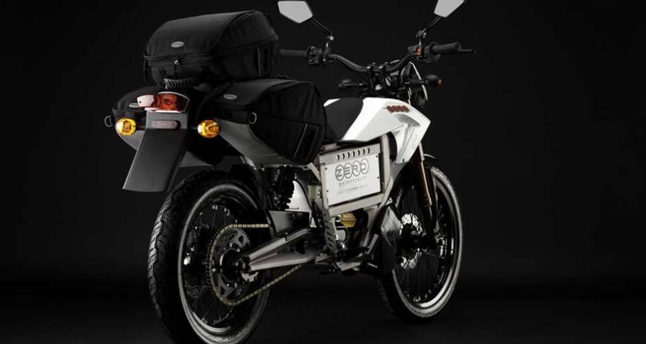 Modelo possui baterias facilmente removíveis Modelo possui baterias facilmente removíveis