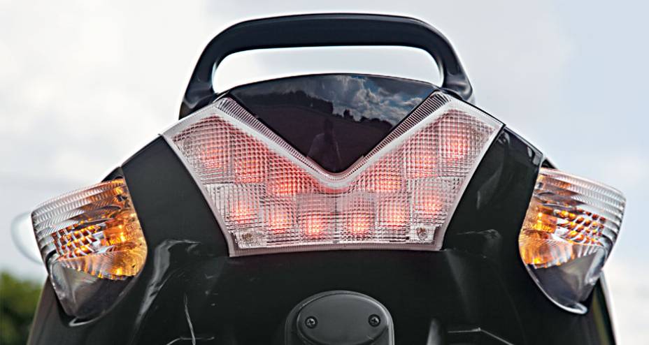 Lanterna traseira de leds em forma de V &eacute; funcional, mas beira o exagero