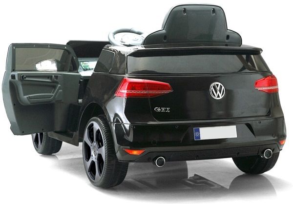 Golf GTI el&eacute;trico em posi&ccedil;&atilde;o 3x4 de traseira