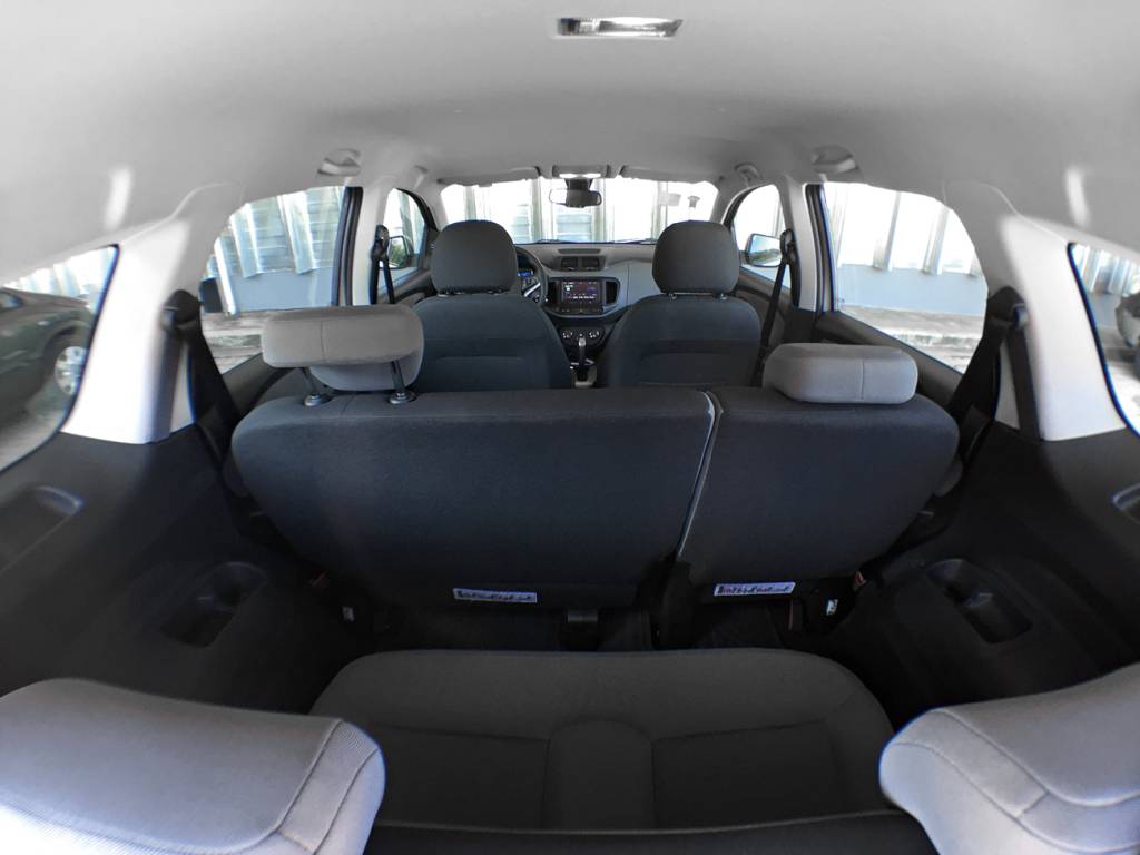 Chevrolet Spin LTZ Na Spin, bancos são inteiriços e de difícil rebatimento
