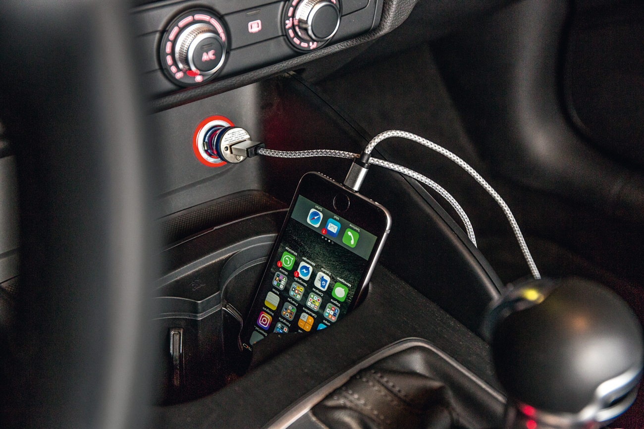 Carga no celular, s&oacute; com uso de adaptador